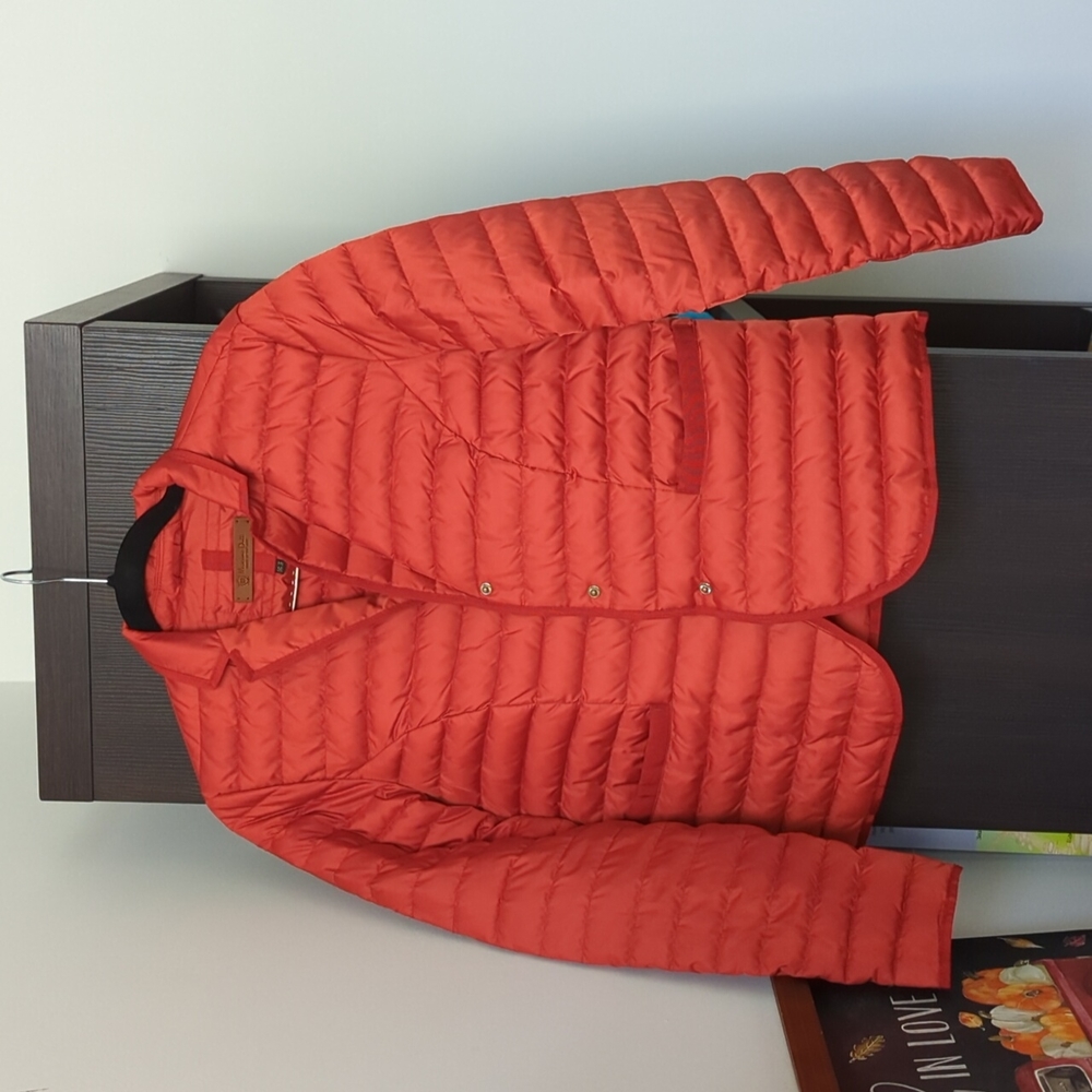Falling leaves and pumpkin latte vibes! Massimo Dutti feather down jacket sz M
